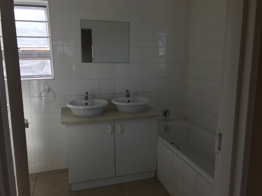 To Let 3 Bedroom Property for Rent in Beacon Bay Eastern Cape